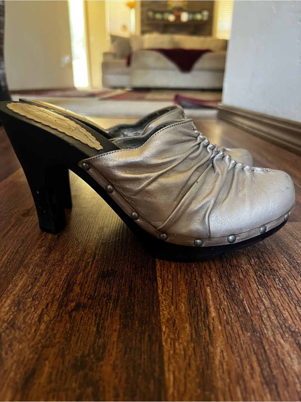 Jessica Simpson Women’s light gold Ruched Clog Heels
